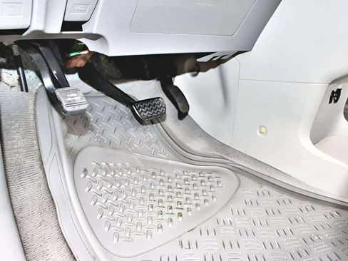 Used 2011 Toyota Sienna Limited image 11