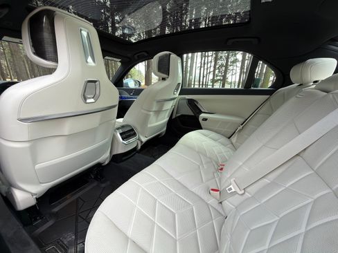 Certified 2024 BMW 760i xDrive w/ Executive Package image 15