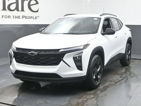 New 2026 Chevrolet Trax LT w/ Driver Confidence Package FWD image 7