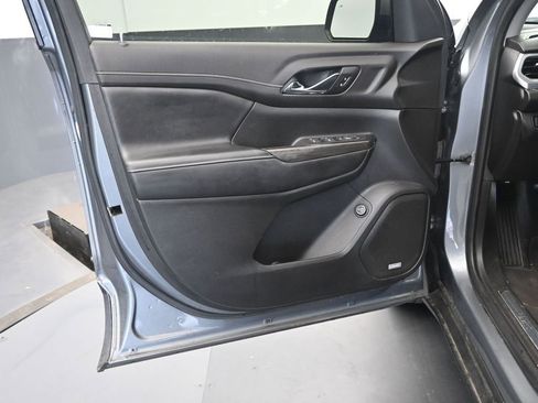 Used 2020 GMC Acadia SLT w/ Driver Alert Package II image 25