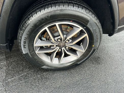 Used 2021 Jeep Grand Cherokee Limited w/ Sun & Sound Group image 41