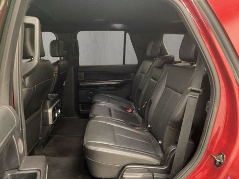 Used 2018 Ford Expedition XLT w/ Equipment Group 202A AWD/4WD image 8