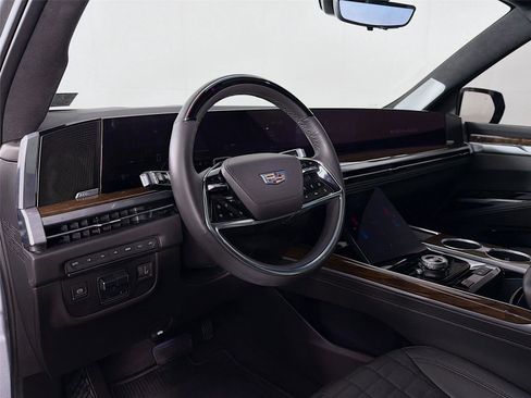 Used 2025 Cadillac Escalade Sport Platinum AWD/4WD image 9