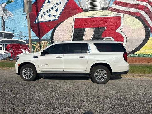 Used 2023 GMC Yukon XL SLT AWD/4WD image 3