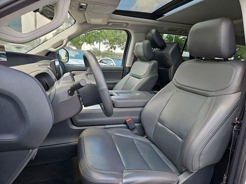 Used 2025 Ford Expedition Active AWD/4WD image 16