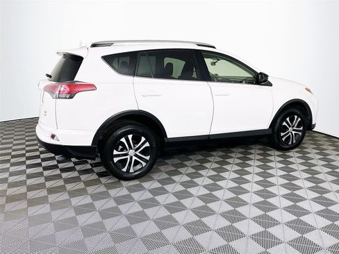 Used 2016 Toyota RAV4 LE AWD/4WD image 10