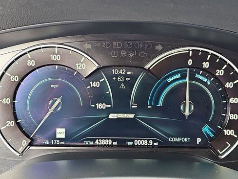 Used 2019 BMW 530e w/ Premium Package image 19