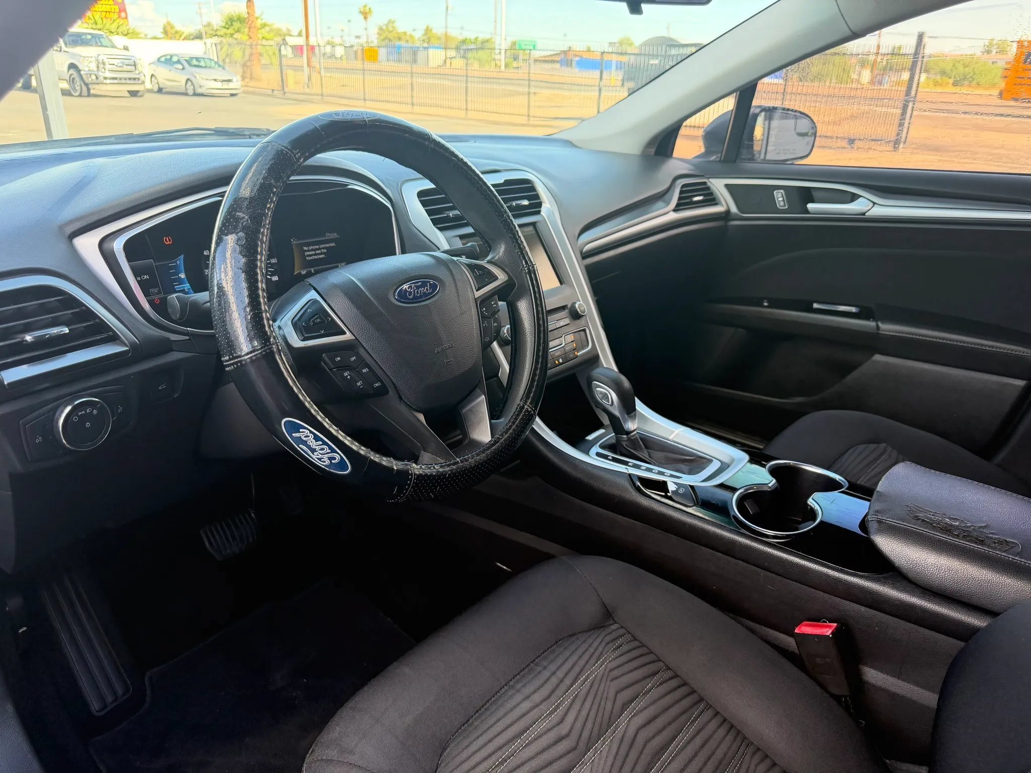 Used 2016 Ford Fusion SE FWD image 16