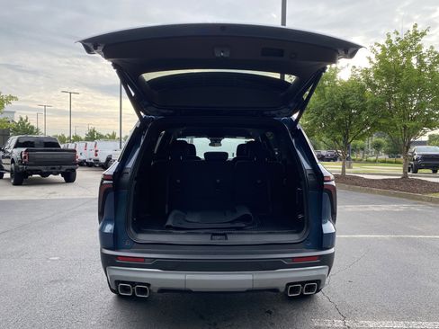 Used 2026 Chevrolet Traverse LT FWD image 11