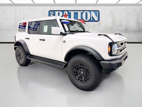 New 2026 Ford Bronco Outer Banks w/ Sasquatch Package AWD/4WD image 1