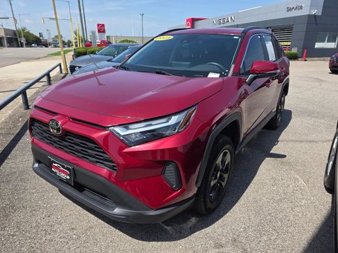 Used 2023 Toyota RAV4 XLE FWD image 5