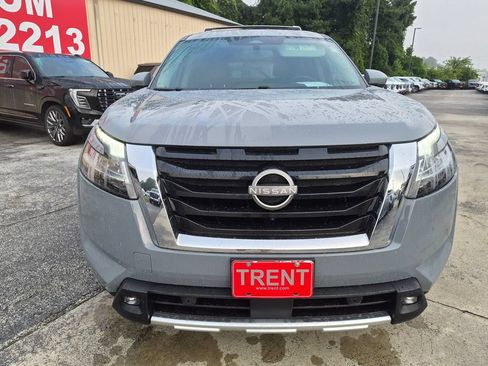 Used 2022 Nissan Pathfinder Platinum w/ Cargo Package FWD image 6