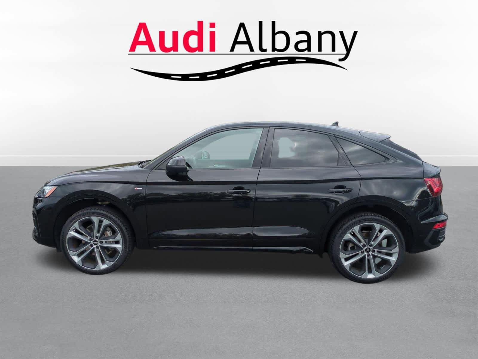 Used 2022 Audi Q5 2.0T Premium Plus w/ Premium Plus Package AWD/4WD image 2