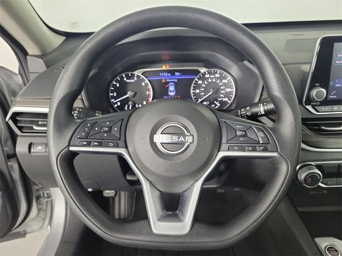 Used 2024 Nissan Altima 2.5 SV image 18
