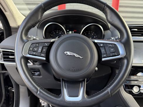 Used 2020 Jaguar F-PACE Prestige image 18
