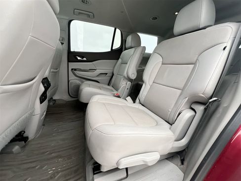 Used 2020 GMC Acadia SLT w/ Driver Alert Package II image 19