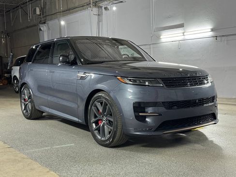 Used 2023 Land Rover Range Rover Sport SE Dynamic AWD/4WD image 3