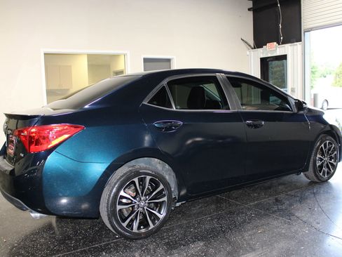 Used 2017 Toyota Corolla SE FWD image 3
