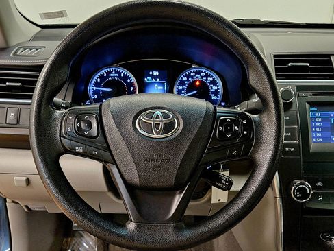 Used 2017 Toyota Camry LE image 11