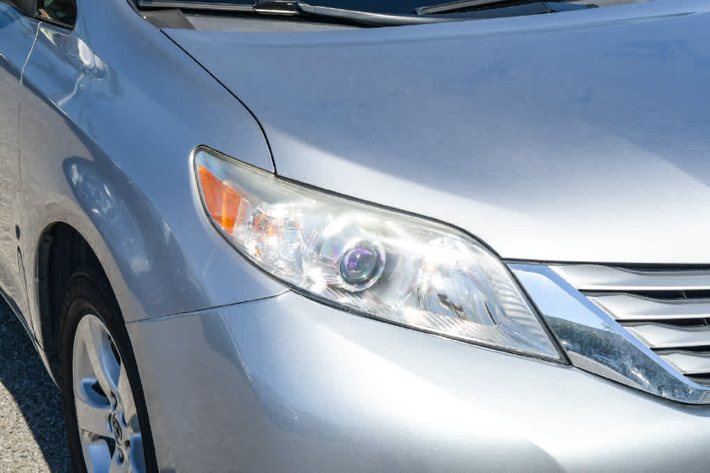 Used 2017 Toyota Sienna LE FWD image 4