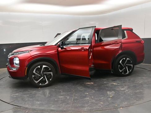 Used 2024 Mitsubishi Outlander SE image 33