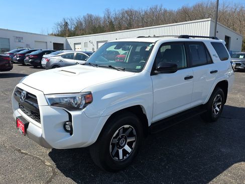 Used 2023 Toyota 4Runner TRD Off-Road image 4