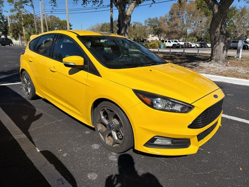 Used 2017 Ford Focus ST image 3