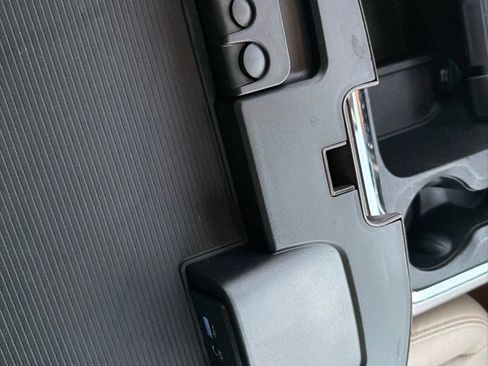 Used 2017 RAM 1500 Laramie w/ Convenience Group image 28