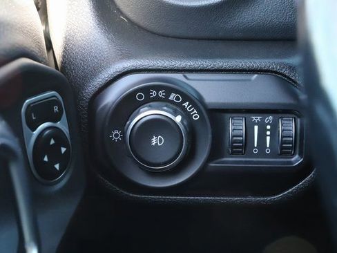 Used 2018 Jeep Wrangler Unlimited Sahara w/ Dual Top Group AWD/4WD image 37