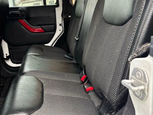 Used 2016 Jeep Wrangler Unlimited Sahara image 42