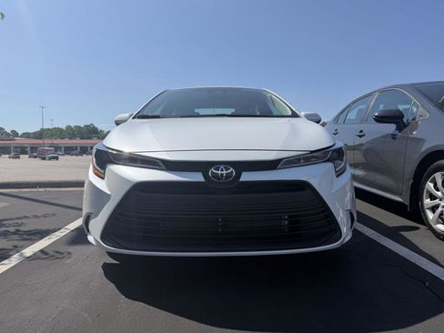 Used 2026 Toyota Corolla LE FWD image 15