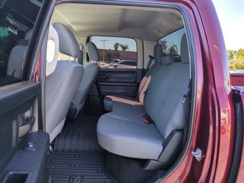 Used 2018 RAM 1500 Express RWD image 28