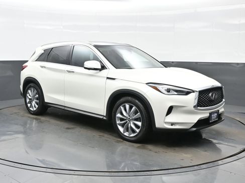 Used 2019 INFINITI QX50 Essential w/ Premium Heat Package image 8