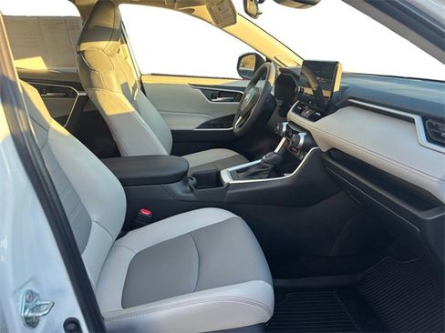 Used 2023 Toyota RAV4 XLE Premium image 15