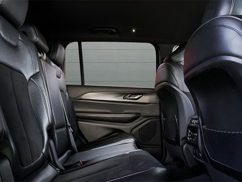 Used 2024 Jeep Grand Cherokee L Laredo image 57