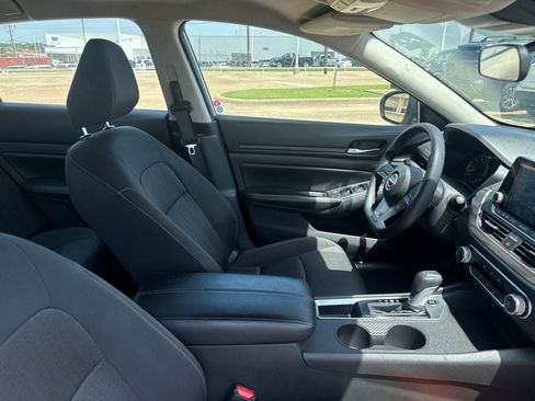 Certified 2025 Nissan Altima 2.5 SV FWD image 30