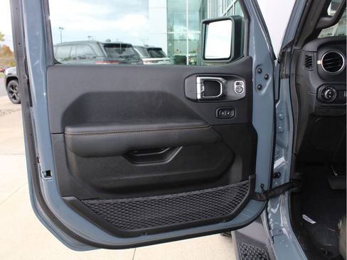 New 2025 Jeep Gladiator Sport image 9