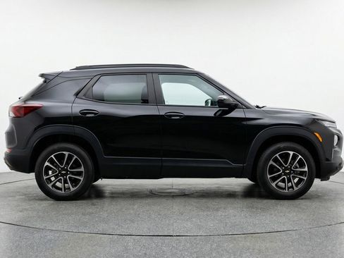 Used 2025 Chevrolet TrailBlazer LT w/ Driver Confidence Package image 11