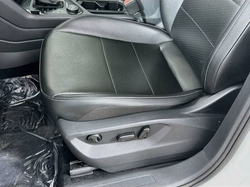 Used 2018 Volkswagen Tiguan SE AWD/4WD image 27