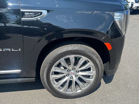 Used 2022 GMC Yukon Denali AWD/4WD image 8