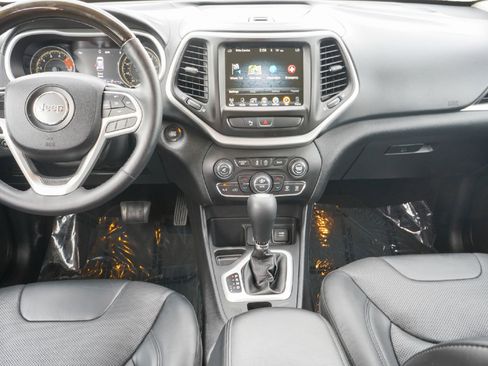 Used 2018 Jeep Cherokee Overland image 18