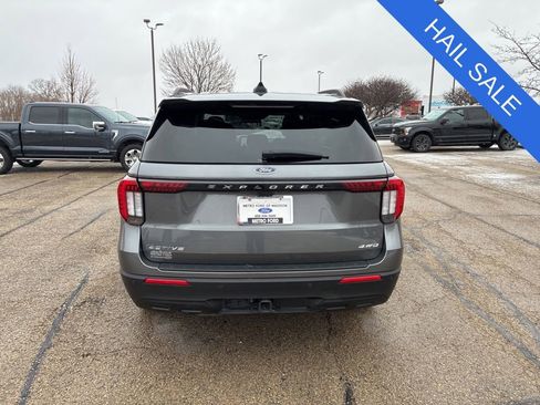Used 2025 Ford Explorer Active AWD/4WD image 7