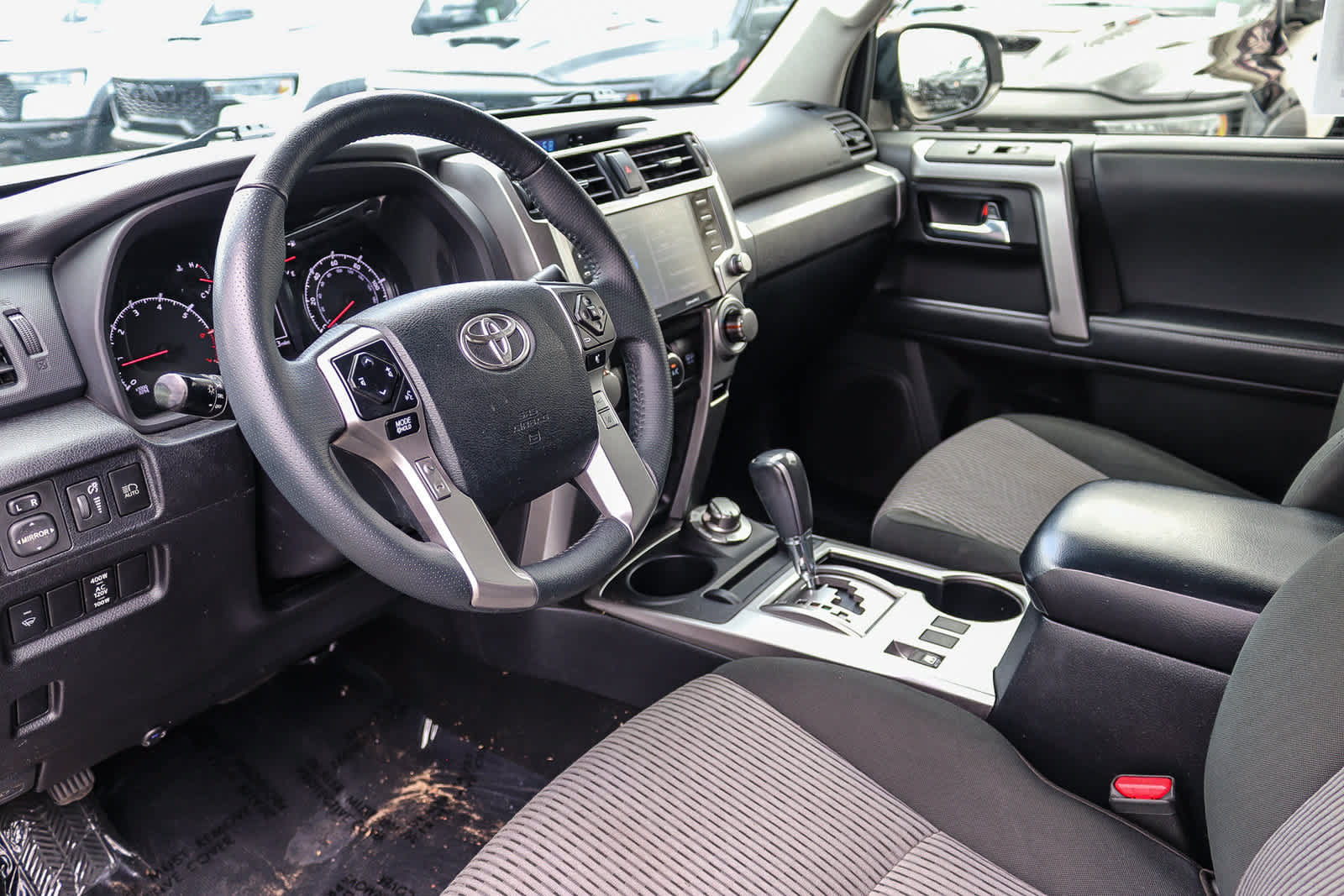 Used 2021 Toyota 4Runner SR5 AWD/4WD image 17