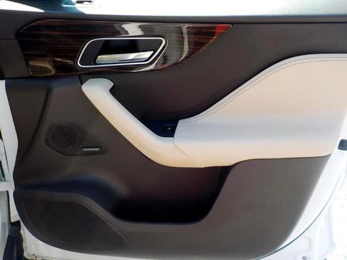 Used 2018 Jaguar F-PACE Prestige image 33