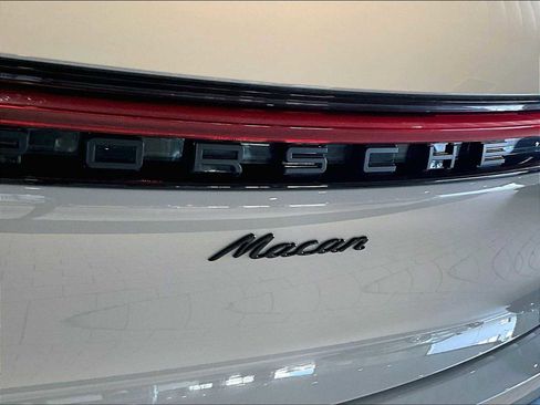 Used 2025 Porsche Macan image 37