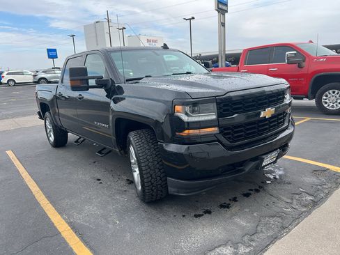 Used 2018 Chevrolet Silverado 1500 Custom w/ Custom Value Package AWD/4WD image 1