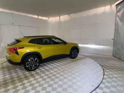 Used 2024 Chevrolet Trax RS w/ Driver Confidence Package image 3