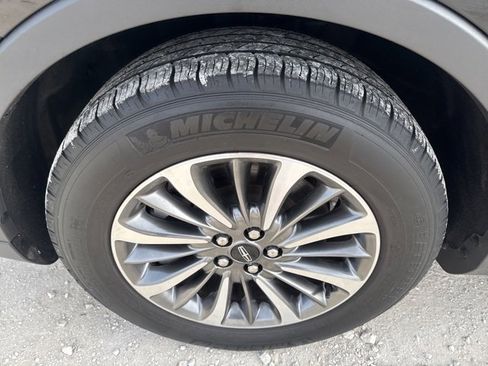 Used 2022 Lincoln Nautilus FWD w/ Premium Package image 28