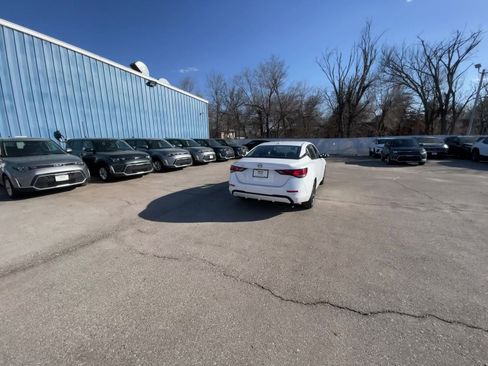 Used 2025 Nissan Sentra SV image 14