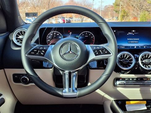 Certified 2025 Mercedes-Benz GLA 250 image 23